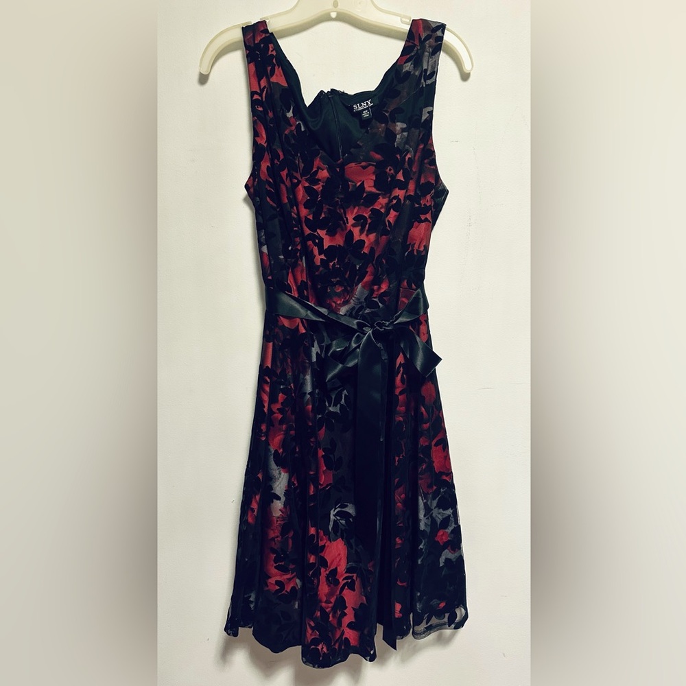 SLNY Sleeveless Burgandy and Black Burnout Velvet Dress. Sz 16W